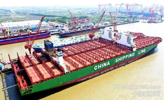 上海中远海工脱硫改装的14000箱大型集装箱船顺利完工开航