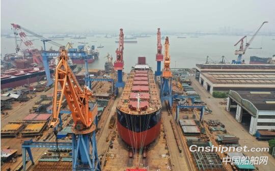 中船澄西28号8.2万吨散货船顺利下水