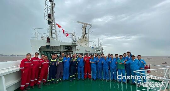 江南造船23000箱双燃料集装箱船系列首制船完成试航