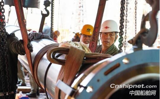 天津新港船舶重工700客位/2000米车道客滚船艉轴安装完成