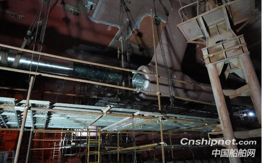 天津新港船舶重工700客位/2000米车道客滚船艉轴安装完成