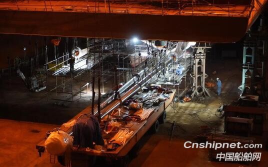 天津新港船舶重工700客位/2000米车道客滚船艉轴安装完成