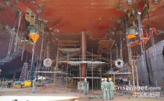 天津新港船舶重工700客位/2000米车道客滚船艉轴安装完成