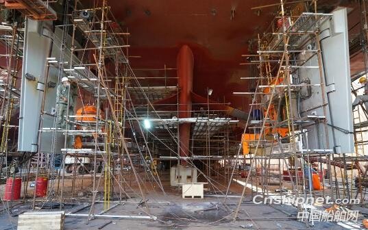 天津新港船舶重工700客位/2000米车道客滚船艉轴安装完成