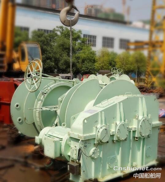 武汉船机为集装箱船配套的电动锚绞机顺利发运出厂