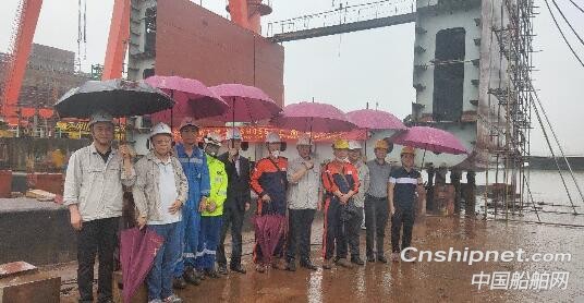 江苏大洋海洋装备6500DWT多用途船上船台