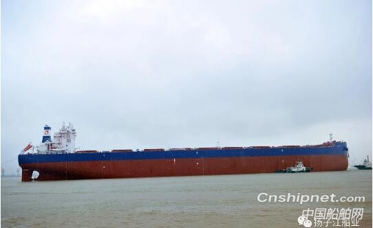 扬子鑫福造船2艘208000DWT散货船顺利出坞