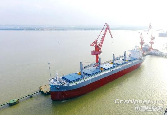 南通象屿海洋装备“新海豚”型63500DWT散货船交付