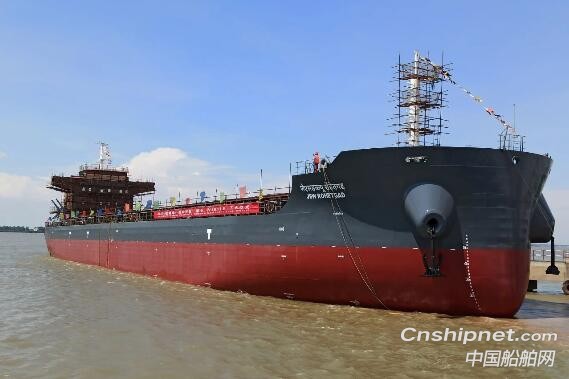 芜湖造船8000吨散货船“JSW ROHETGAD”号顺利下水