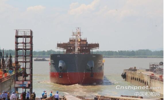 芜湖造船8000吨散货船“JSW ROHETGAD”号顺利下水
