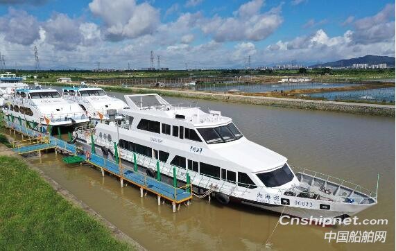 江龙船艇32米海巡艇顺利下水