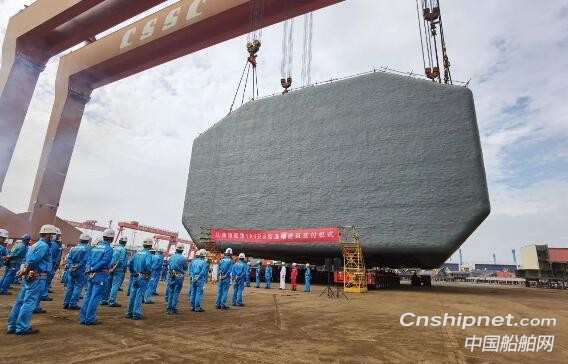 江南造船第100个A型舱液罐吊装