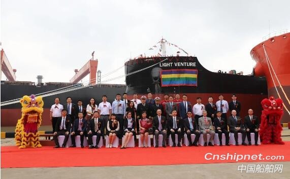 中船澄西2艘8.2万吨散货船同日交付