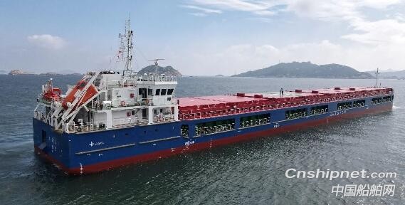 江苏大津重工8000吨级干散货船命名交付