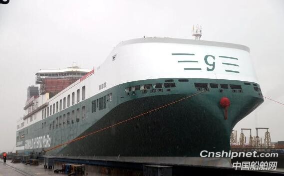 金陵船舶第三艘7800米车道滚装船顺利出坞
