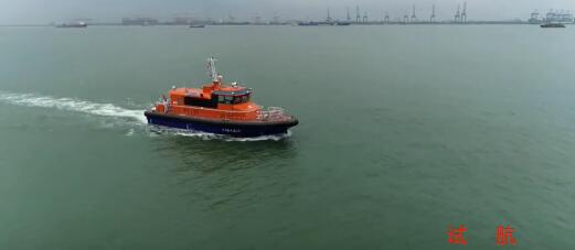 英辉南方2艘引航交通船顺利交付