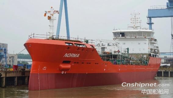 扬州金陵7000吨不锈钢化学品船首制船顺利出坞