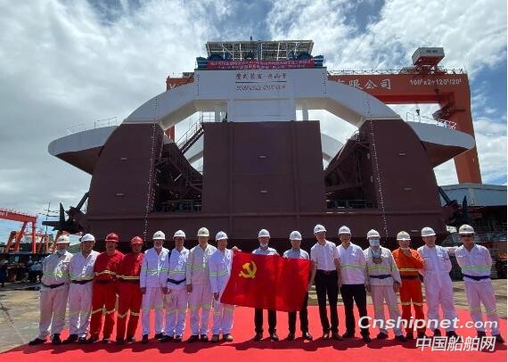 首台500kW鹰式波浪能发电装置“舟山号”交付