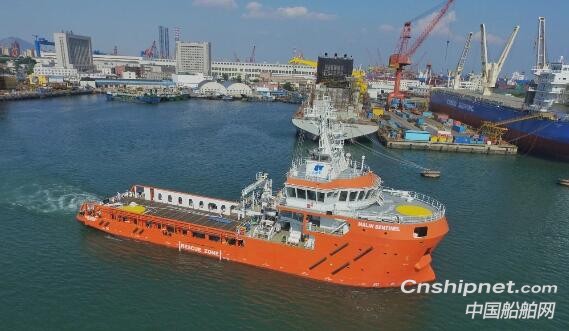 大连中远海运重工应急响应救助船“马林哨兵”离港开航