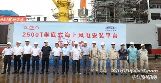 振华重工一海上风电安装平台一绞吸式挖泥船顺利下水