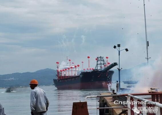 立新船舶109.8米自卸砂船“安顺977”顺利下水