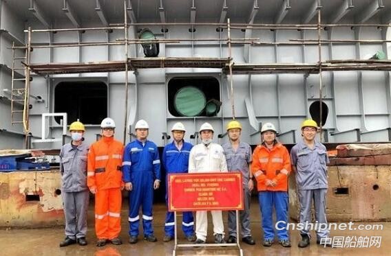 新时代造船5#325000吨矿砂船上台合拢