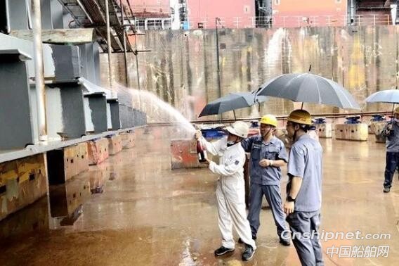 新时代造船5#325000吨矿砂船上台合拢