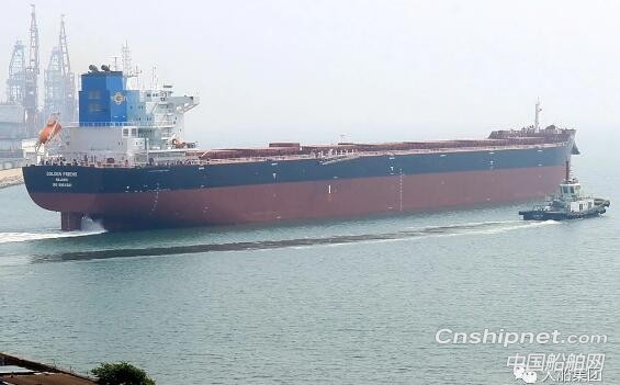 山船重工8.2万吨散货船13号船顺利签字交付