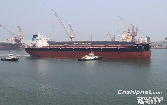 山船重工8.2万吨散货船13号船顺利签字交付