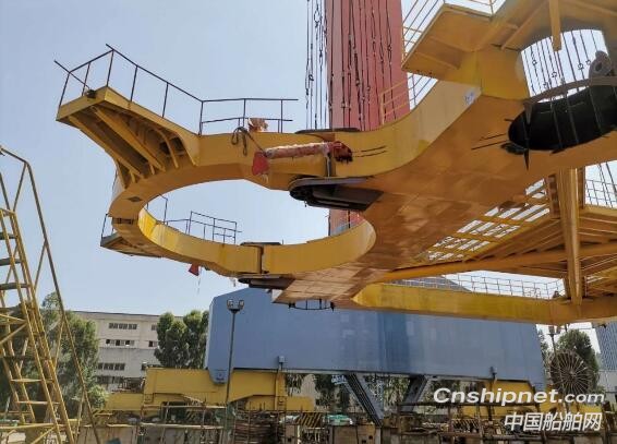 厦船重工抱桩器成功落驳交付