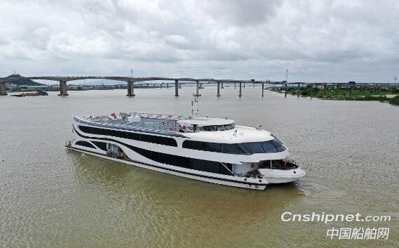 江龙船艇大型柴电动力豪华观光游船“梦航”号成功试航