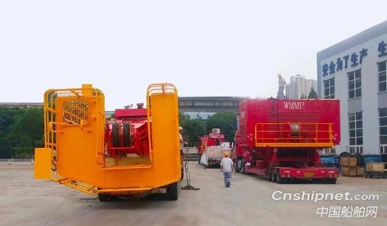 武汉船机COC1000-30-35-DH型海事起重机装车发运出厂