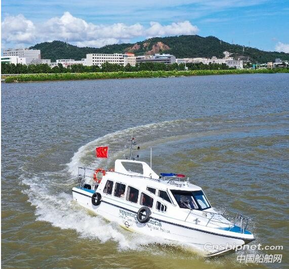 江龙船艇10艘高速巡逻艇顺利交付