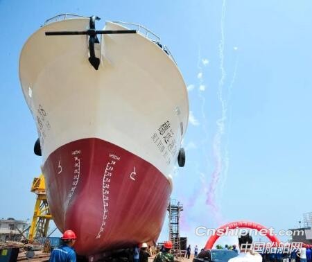 山东黄海造船三艘新建金枪鱼延绳钓船下排