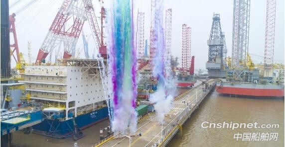 招商局重工(江苏)2座自升自航式作业平台命名交付