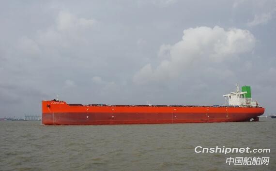 上海外高桥造船2艘21万吨散货船出海试航