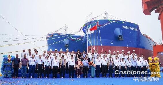 扬州中远海运重工2艘8.12万吨散货船顺利交付