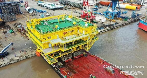 南通振华重型装备珠海金湾海上升压站项目成功实现滚装上船