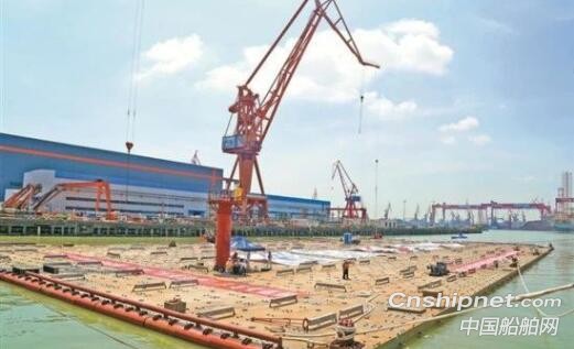 粤港澳大湾区深中通道最宽钢壳沉管E32管节顺利出坞