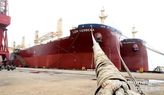 新时代造船2艘64900吨散货船签字交付
