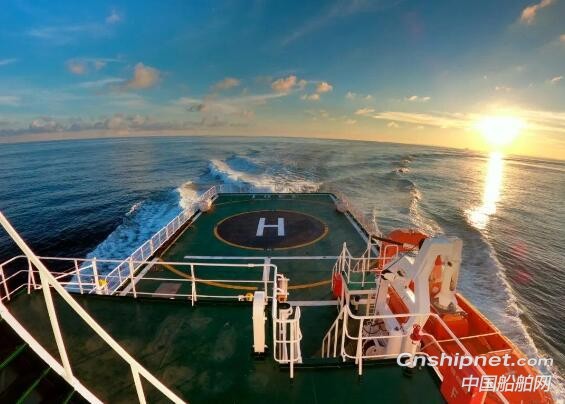 我国首艘海上危险品应急指挥船“深海01”轮顺利试航