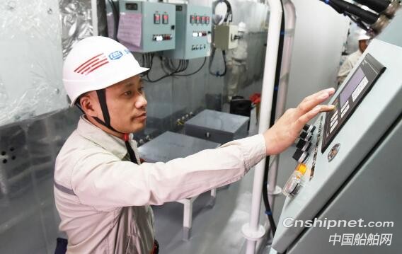 外高桥海工H1349海工生活楼应急发电机平台动车