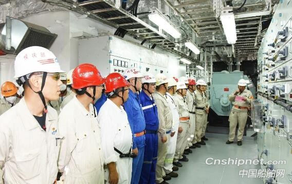 外高桥海工H1349海工生活楼应急发电机平台动车