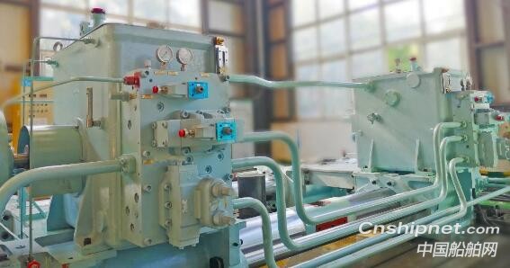 武汉船机21万吨散货船配套的KPM柱塞式舵机完成船检会检