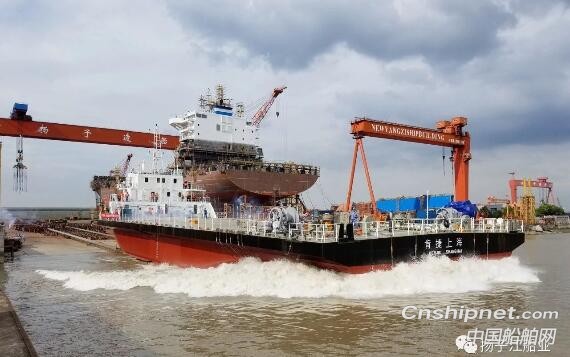 扬子江集团一散货船一甲板货船分别交付和下水