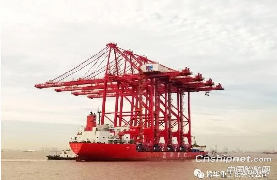 振华重工4台岸桥起航发运