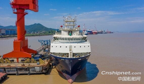 舟山中远海运重工平台供应船顺利签字交付