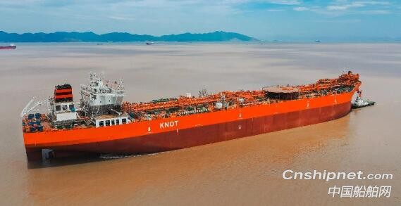 舟山中远海运重工15.2万吨穿梭油轮顺利下水