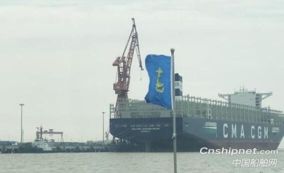 全球首艘双燃料液化天然气动力集装箱船出海试航