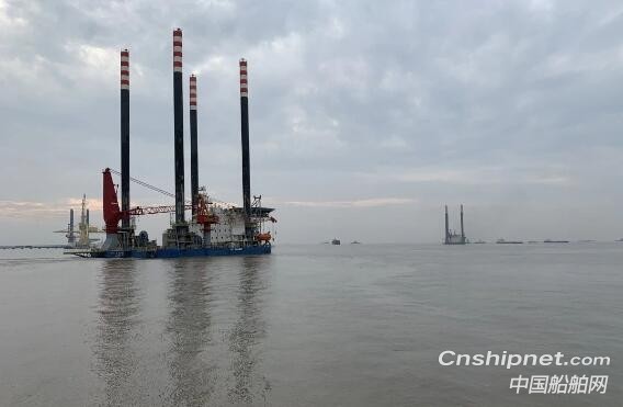招商局重工2座自升自航式作业平台顺利交付